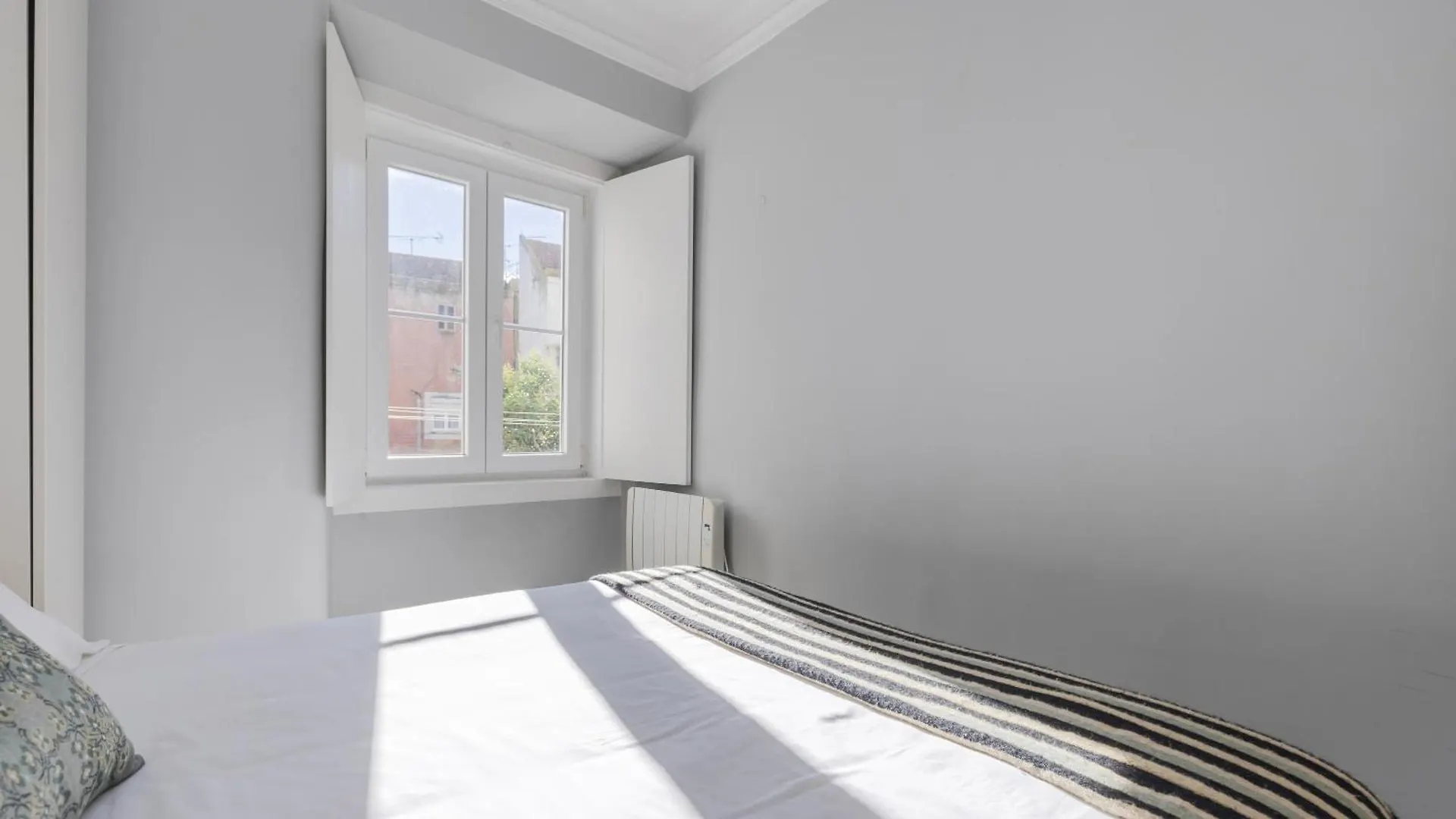 Stylish 1Bdr Apt In Bairro Alto By Lovelystay Lisbon 0*,