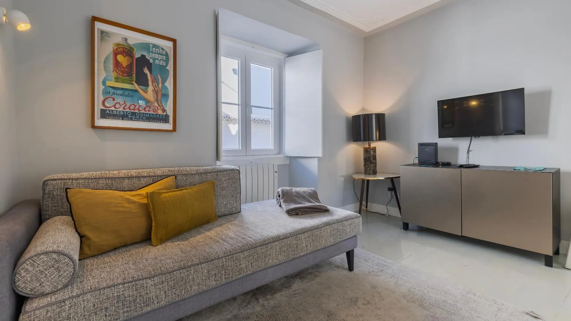Stylish 1Bdr Apt In Bairro Alto By Lovelystay Lisbon