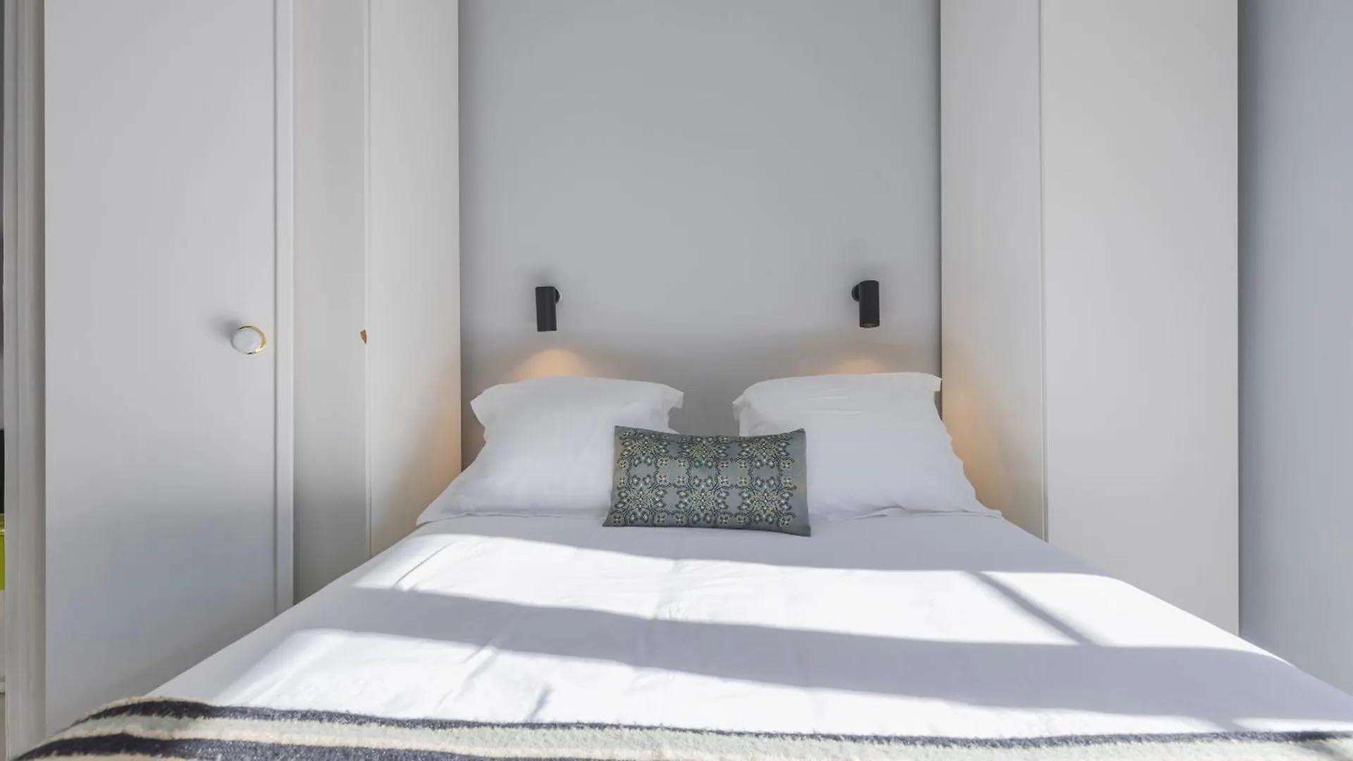Stylish 1Bdr Apt In Bairro Alto By Lovelystay Lisbon 0*,
